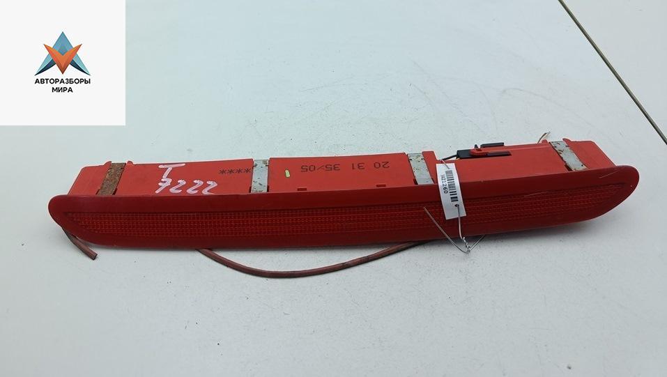 стоп-сигнал Volkswagen Golf 5 поколение 2004, 1.6 л., бензин, АКПП, серый, хетчбэк 5 дв., 1K6945097B - фото №1