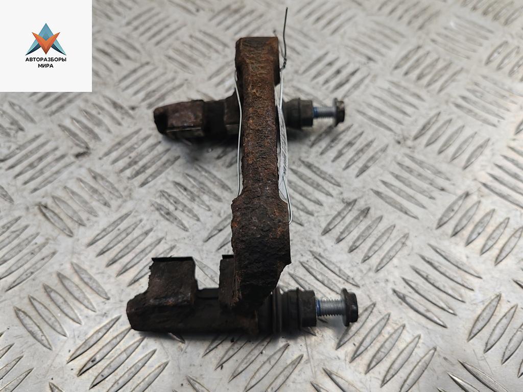 скоба суппорта Volkswagen Golf 4 поколение 1999, 1.9 л., дизель, МКПП, белый, универсал - фото №1