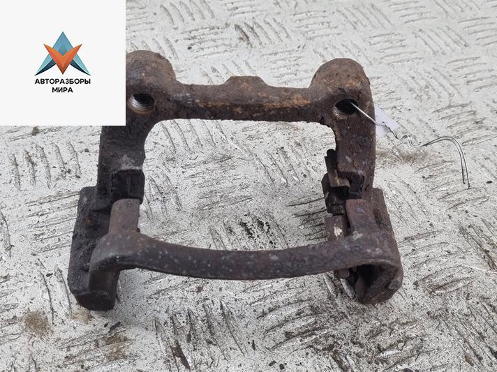 скоба суппорта Volkswagen Touran 1 поколение 2003, 1.6 л., бензин, МКПП, серый, минивэн - фото №1