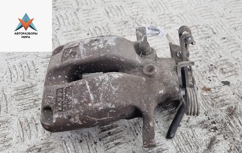 суппорт задний левый Volkswagen Phaeton 1 поколение 2003, 3.2 л., бензин, АКПП, чёрный, седан - фото №1