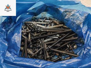 болт двигателя Opel Corsa C [рестайлинг] 2005, 1.0 л., бензин, МКПП, жёлтый, хетчбэк 3 дв.