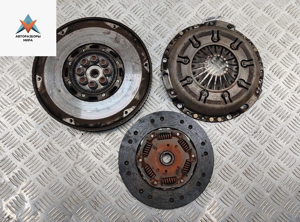 маховик Audi A6 4B/C5 1998, 2.5 л., дизель, МКПП, серый, седан - фото №1