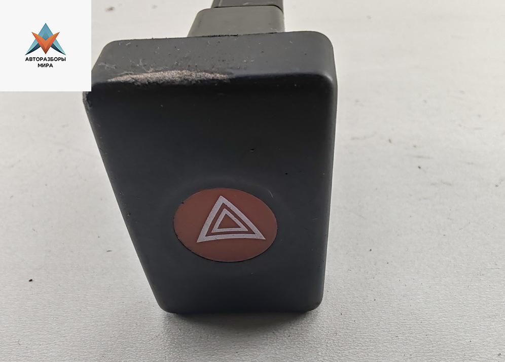 кнопка аварийной сигнализации Dacia (Renault) Logan 2008, 1.4 л., бензин, МКПП, белый, универсал, 213181A - фото №1