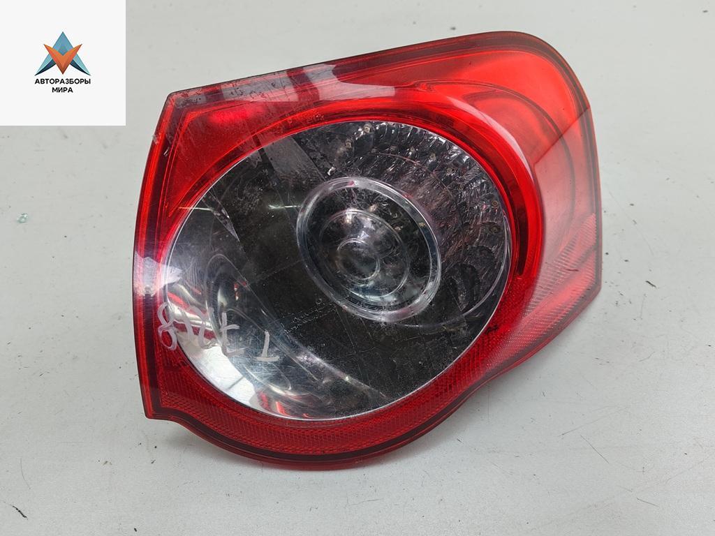 фонарь задний правый Volkswagen Passat B6 2006, 2.0 л., дизель, МКПП, красный, универсал, 3C9945096N - фото №1