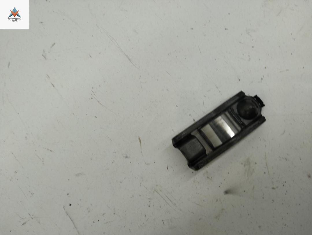 коромысло клапана (рокер) Volkswagen Golf 5 поколение 2005, 1.4 л., бензин, МКПП, чёрный, хетчбэк 5 дв., 036109411D - фото №1