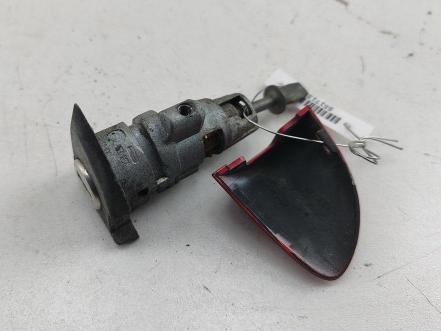 личинка дверного замка Volkswagen Passat B6 2006, 2.0 л., дизель, МКПП, красный, универсал, 3C0837167 - фото №1