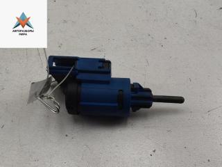 Датчик (включатель) стоп-сигнала Volkswagen Passat B5 [рестайлинг] 2002, 2.0 л., бензин, МКПП, серый, универсал, 1J0927189E