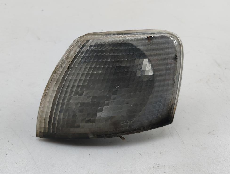 Поворотник (указатель поворота) левый Volkswagen Passat B5 1999, 1.9 л., дизель, МКПП, чёрный, универсал, 3B0953049C