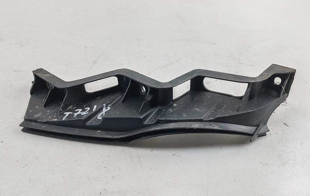 кронштейн переднего бампера Volkswagen Passat B6 2006, 2.0 л., дизель, МКПП, красный, универсал, 3C0807890
