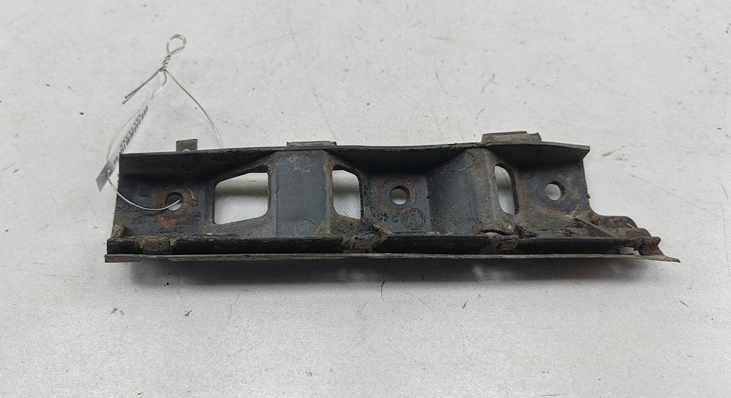 кронштейн переднего бампера Volkswagen Passat B6 2006, 2.0 л., дизель, МКПП, красный, универсал, 3C0807184