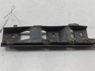 кронштейн переднего бампера Volkswagen Passat B6 2006, 2.0 л., дизель, МКПП, красный, универсал, 3C0807184
