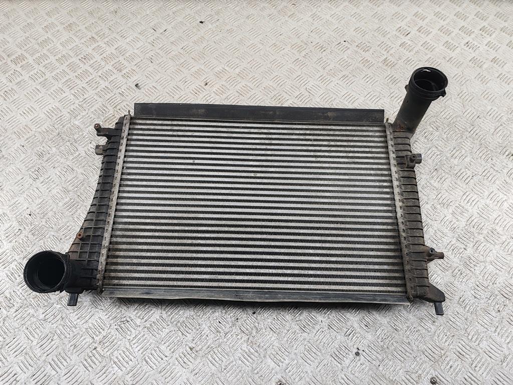 радиатор интеркулера Volkswagen Passat B6 2006, 2.0 л., дизель, МКПП, красный, универсал, 3C0145803E