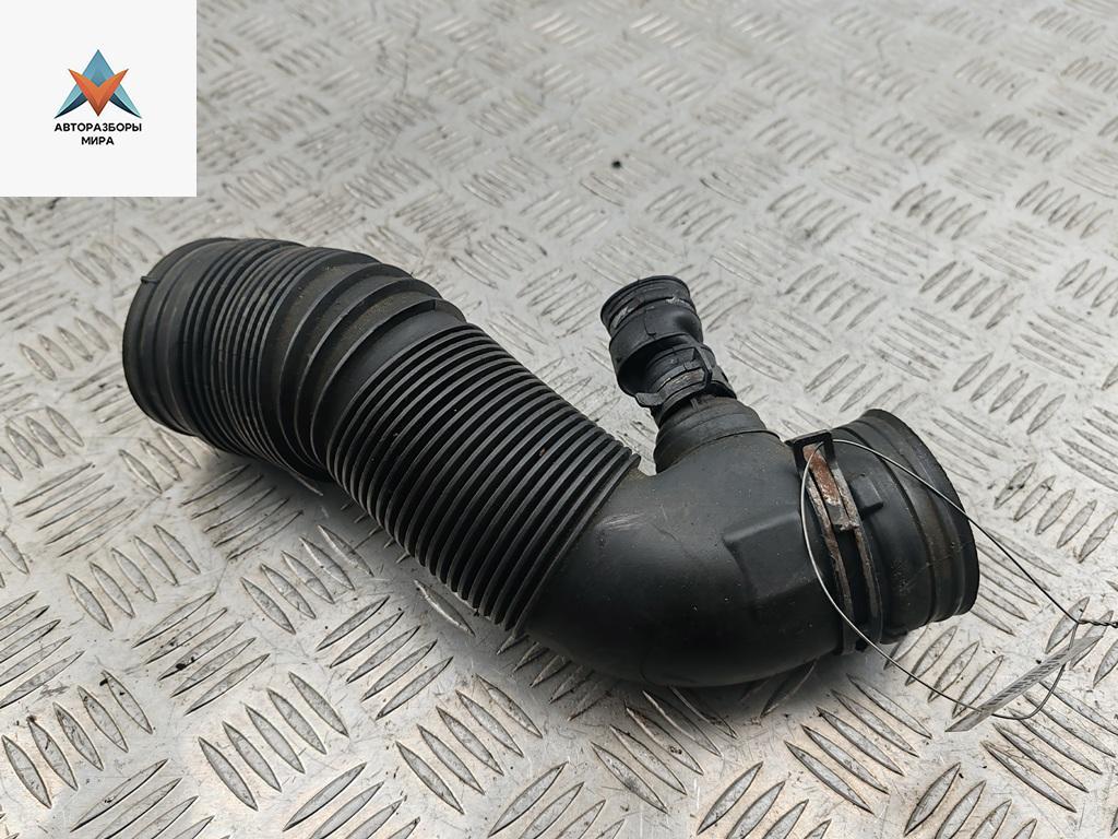 гофра инжектора Volkswagen Bora 1 поколение 1999, 1.6 л., бензин, МКПП, седан, 1J0129684C - фото №1