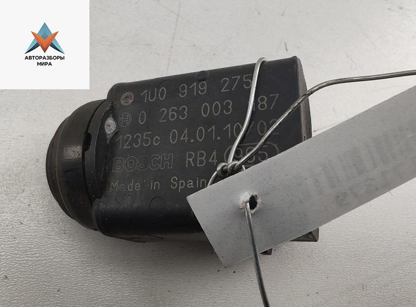 датчик парктроника Volkswagen Touareg 1 поколение 2004, 5.0 л., дизель, АКПП, чёрный, внедорожник 5 дв., 1U0919275 - фото №1