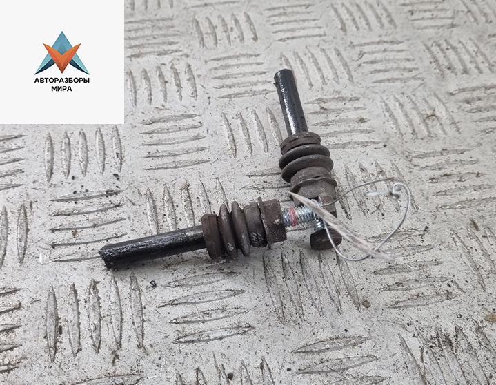 Болт крепления Volkswagen Phaeton 1 поколение 2003, 3.2 л., бензин, АКПП, чёрный, седан - фото №1