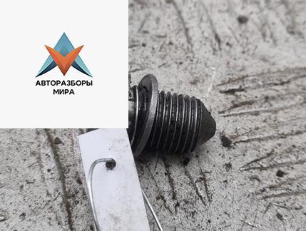 пробка маслозаливная Volkswagen Passat B6 2009, 2.0 л., дизель, МКПП, синий, универсал - фото №1