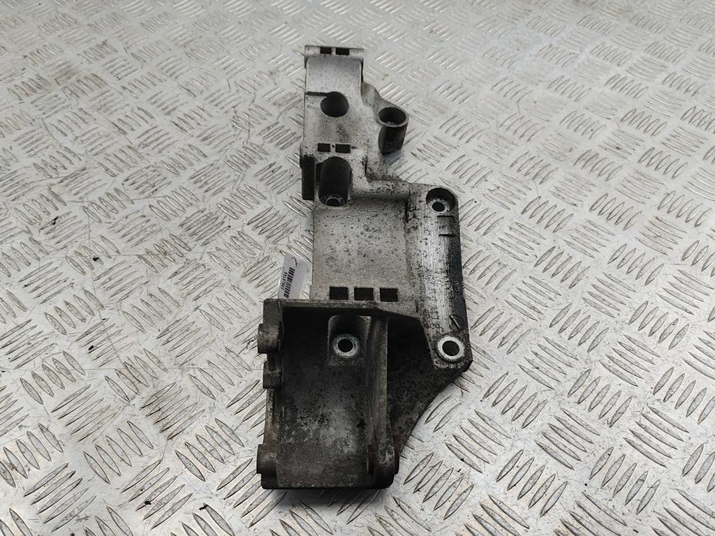 кронштейн генератора Volkswagen Bora 1999, 1.6 л., бензин, МКПП, серый, седан, 06A903149P