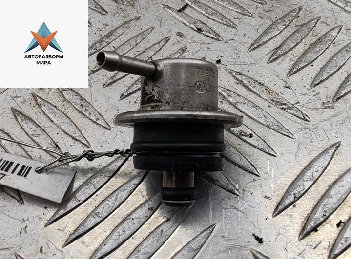 регулятор давления топлива Volkswagen Bora 1 поколение 1999, 1.6 л., бензин, МКПП, серый, седан, 037133035H - фото №1