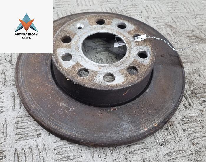 диск тормозной задний Volkswagen Touran 1 поколение 2003, 1.6 л., бензин, МКПП, серый, минивэн - фото №1