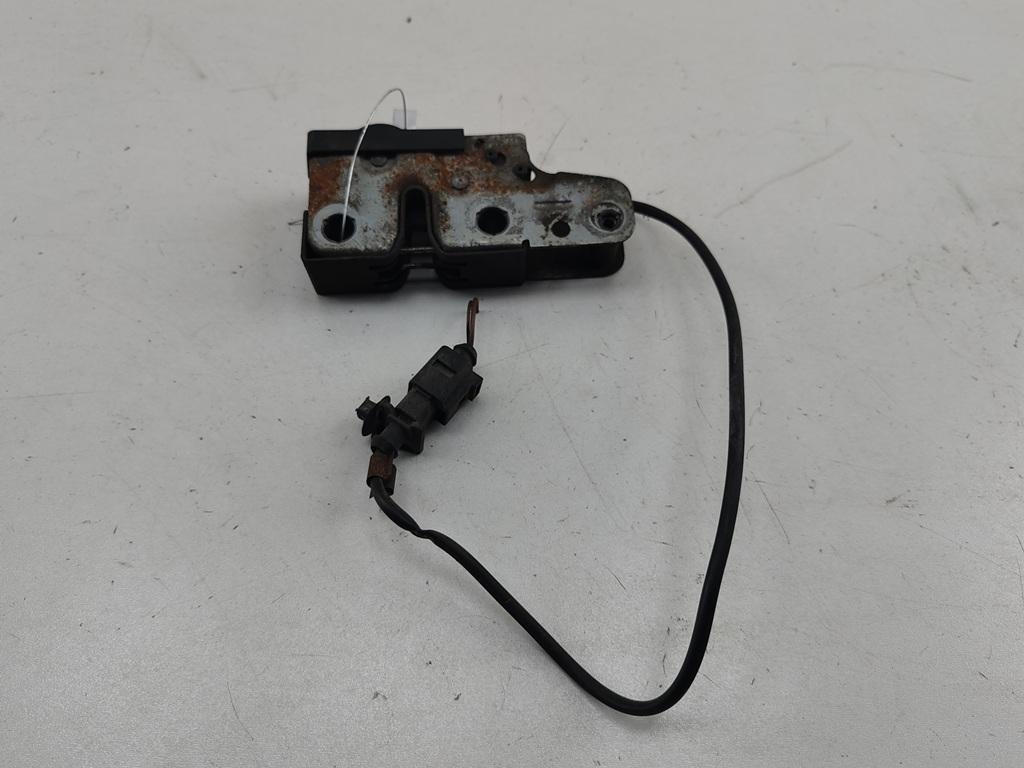 замок капота Volkswagen Passat B6 2007, 2.0 л., дизель, МКПП, серый, универсал, 3C1823187