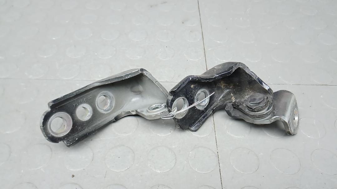 петля двери Ford EcoSport 2 поколение 2015, 1.5 л., бензин, МКПП, внедорожник 5 дв. - фото №1