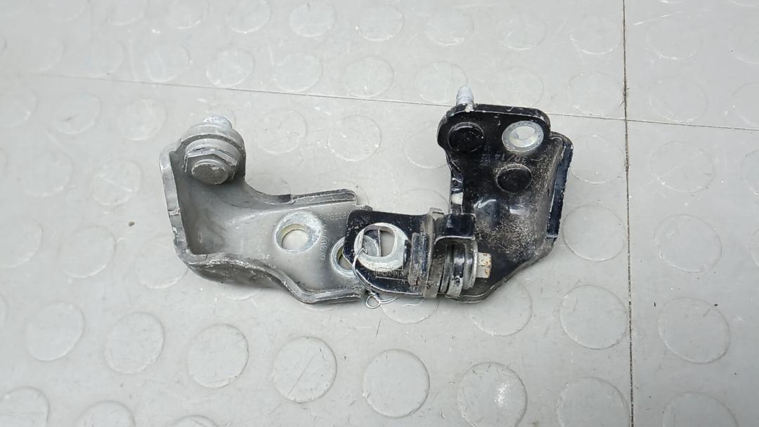 петля двери Ford EcoSport 2 поколение 2015, 1.5 л., бензин, МКПП, внедорожник 5 дв. - фото №1