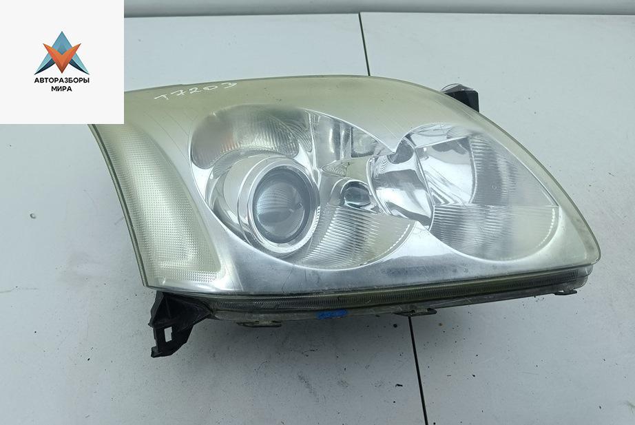 фара правая Toyota Avensis 2 поколение (T250) 2005, 2.2 л., дизель, МКПП, серый, универсал - фото №1
