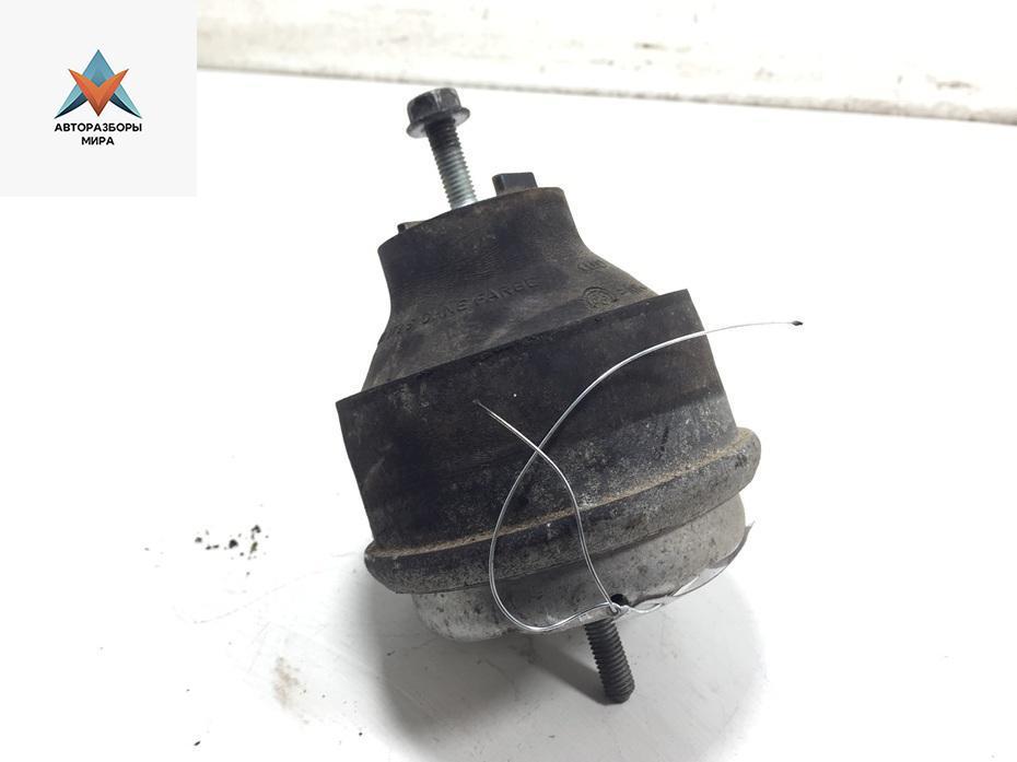 подушка крепления двигателя Volkswagen Passat B5 1999, 1.8 л., бензин, МКПП, синий, универсал, 8D0199379 - фото №1