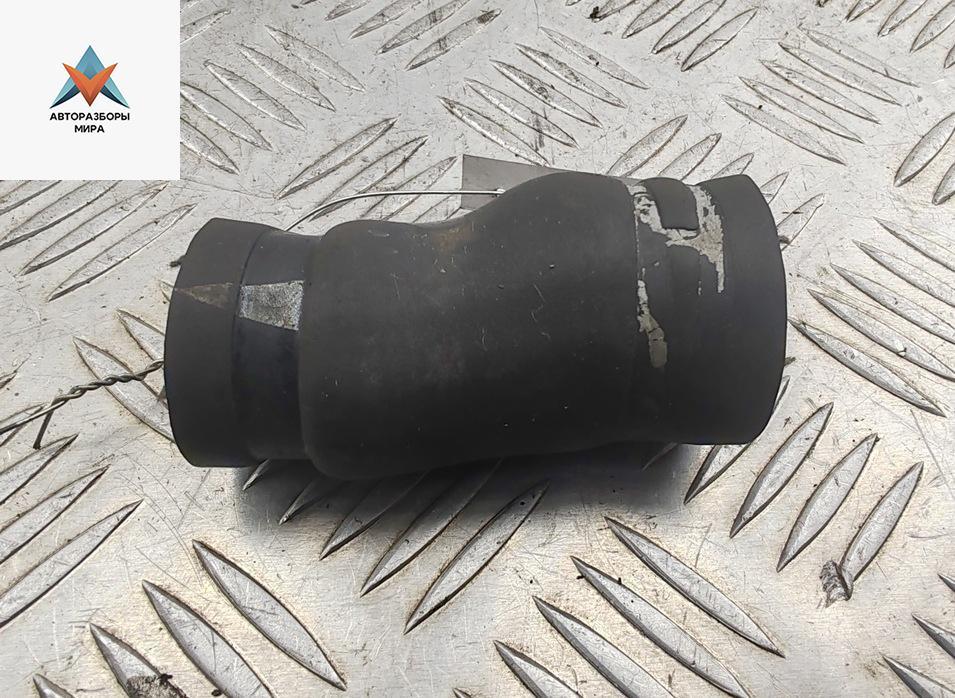 патрубок (трубопровод, шланг) Volkswagen Passat B5 1997, 1.6 л., бензин, МКПП, зелёный, седан, 050121101C - фото №1