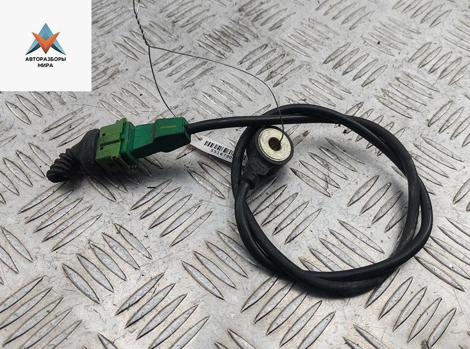 датчик детонации Volkswagen Passat B5 1997, 1.6 л., бензин, МКПП, зелёный, седан, 054905377H - фото №1