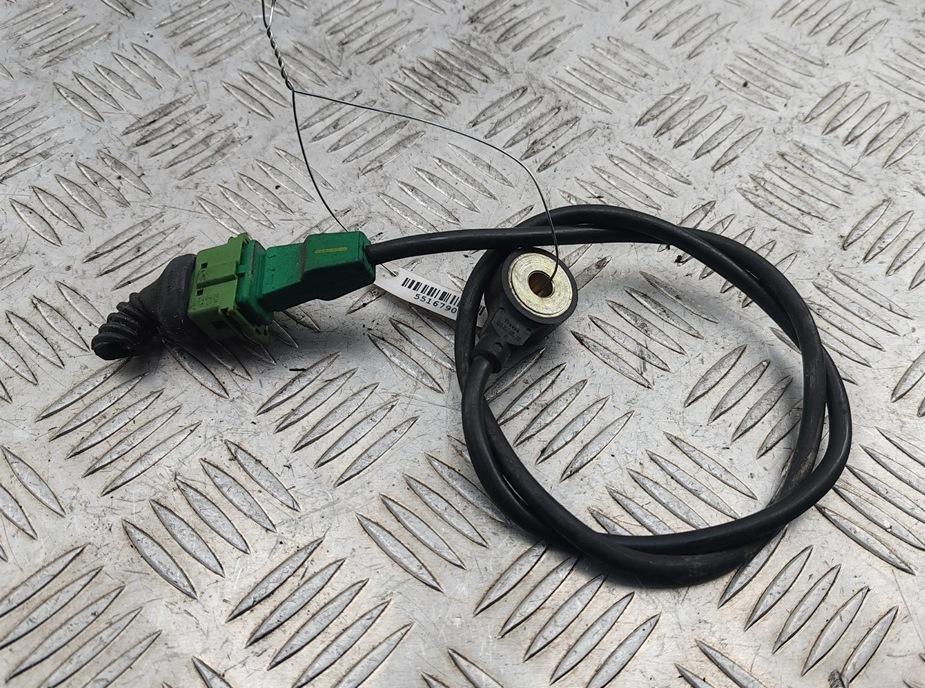 датчик детонации Volkswagen Passat B5 1997, 1.6 л., бензин, МКПП, зелёный, седан, 054905377H - фото №1
