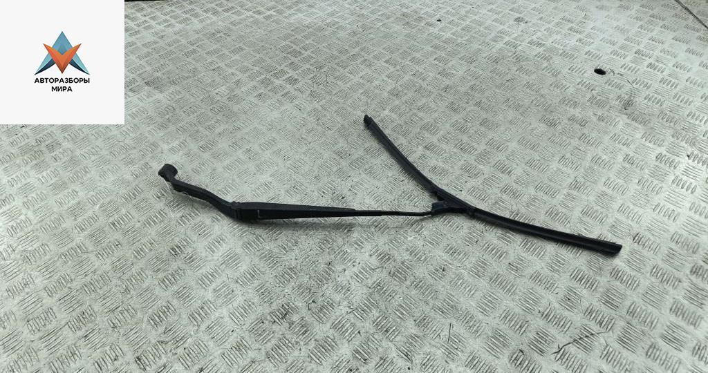 Щеткодержатель (поводок стеклоочистителя) передний Mitsubishi Outlander 1 поколение 2006, 2.0 л., бензин, МКПП, чёрный, внедорожник 5 дв. - фото №1