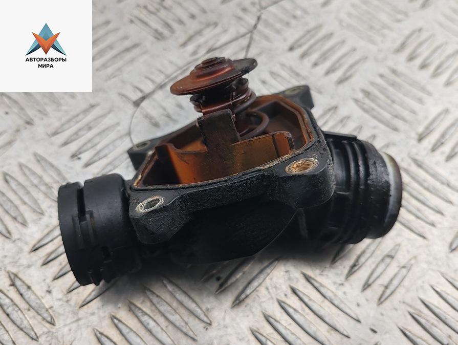 корпус термостата BMW 5 серия E60/E61 2005, 2.5 л., дизель, МКПП, серый, универсал, 1162837 - фото №1