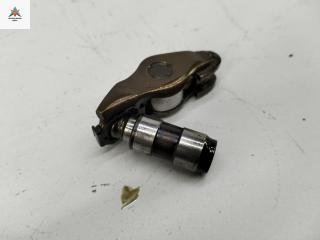 коромысло клапана (рокер) Volkswagen Passat B6 2006, 2.0 л., бензин, АКПП, чёрный, универсал