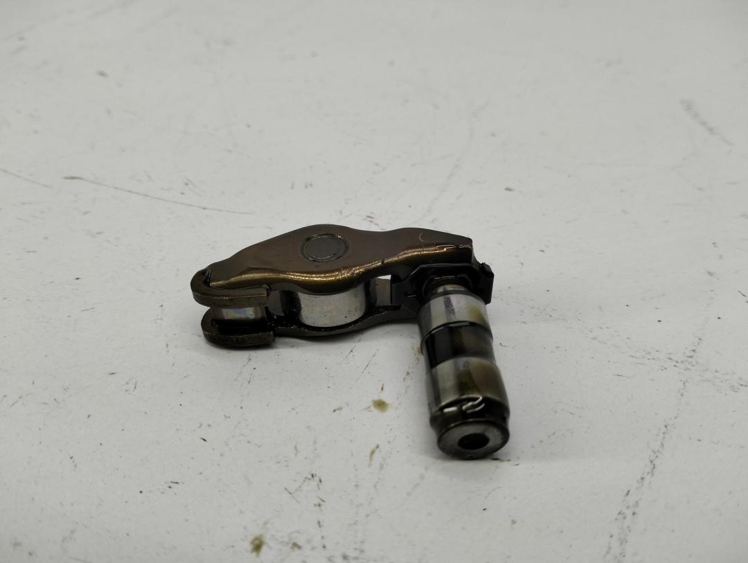 коромысло клапана (рокер) Volkswagen Passat B6 2006, 2.0 л., бензин, АКПП, чёрный, универсал - фото №1