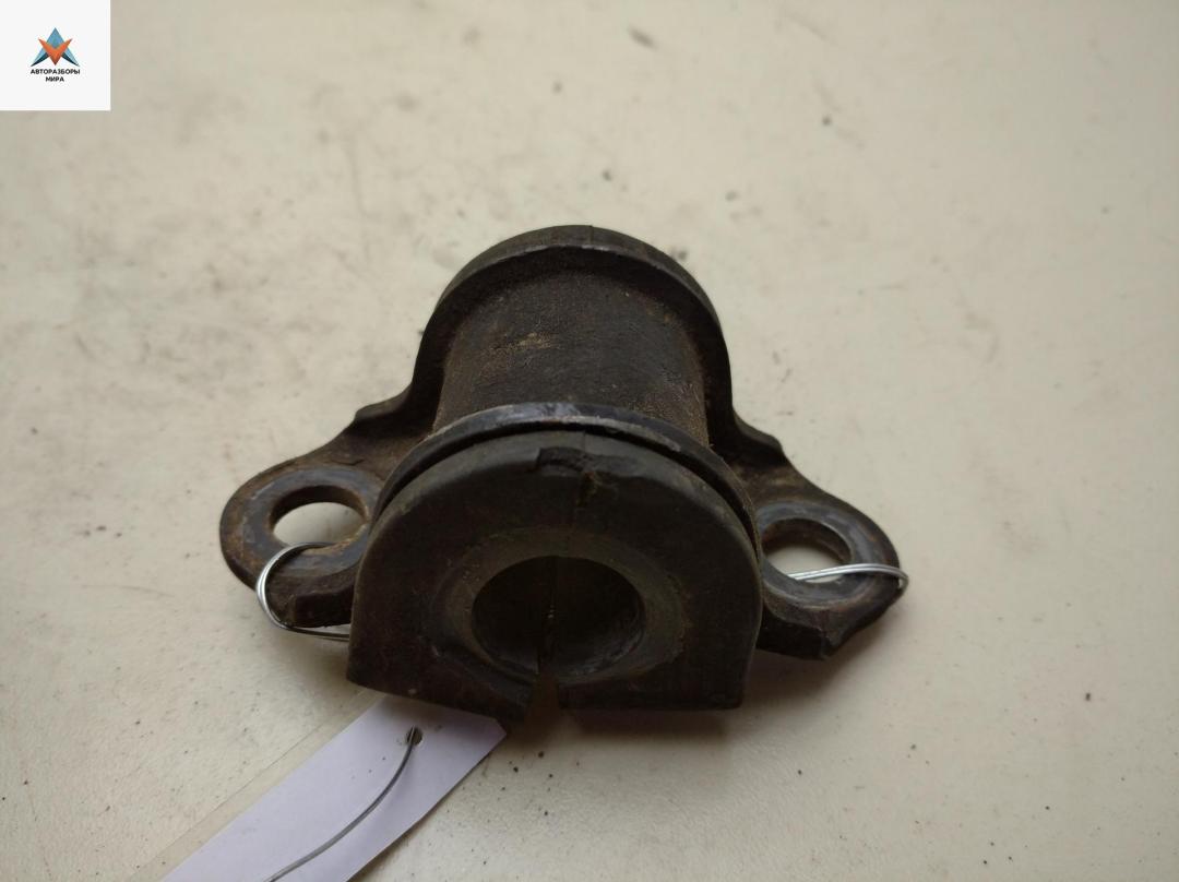 крепление стабилизатора / втулки стабилизатора Volkswagen Transporter T5 2006, 2.5 л., дизель, МКПП, белый, микроавтобус - фото №1