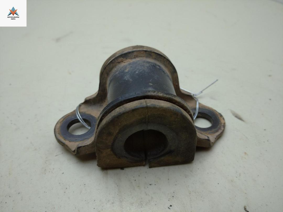 крепление стабилизатора / втулки стабилизатора Volkswagen Transporter T5 2006, 2.5 л., дизель, МКПП, белый, микроавтобус - фото №1