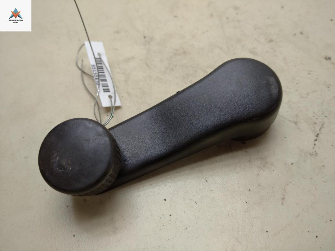 ручка стеклоподъемника Volkswagen Transporter T4 1995, 2.4 л., дизель, МКПП, чёрный, микроавтобус, 1H0837581B - фото №1