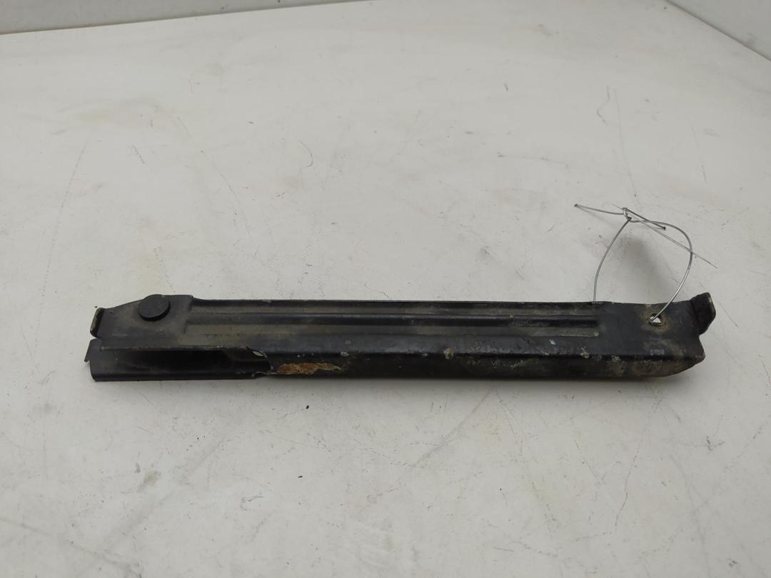 крепление ( кронштейн ) крыла Mercedes-Benz C W203 2002, универсал, 2038801214