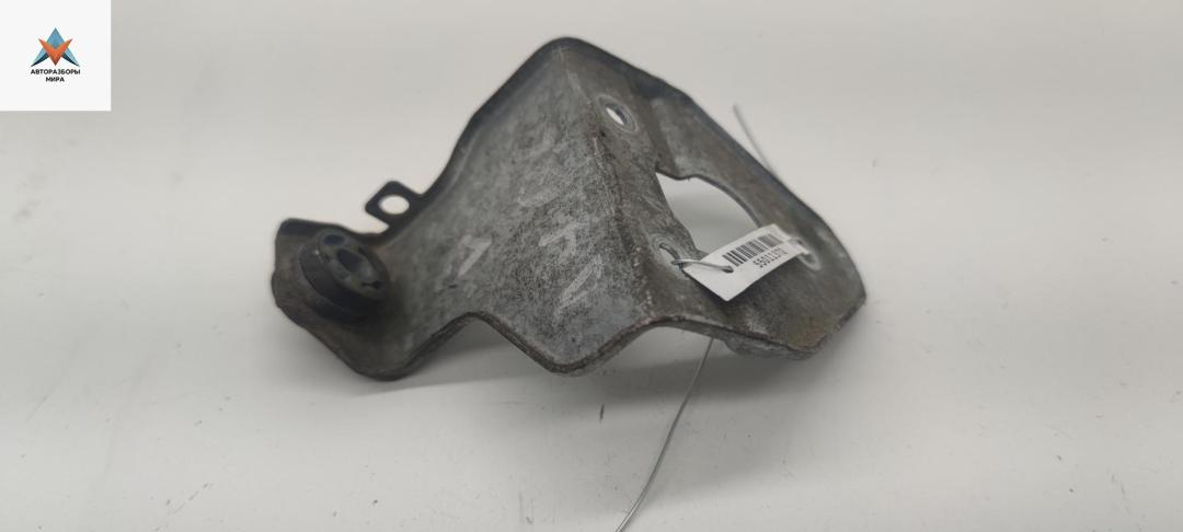 кронштейн (крепление) Audi A4 B7 2005, 3.0 л., дизель, АКПП, серый, универсал - фото №1