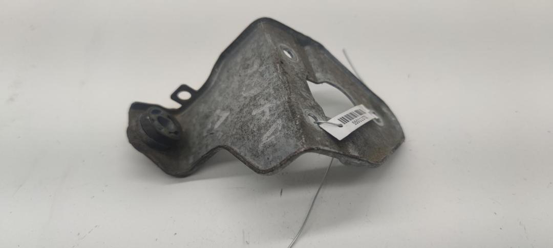 кронштейн (крепление) Audi A4 B7 2005, 3.0 л., дизель, АКПП, серый, универсал