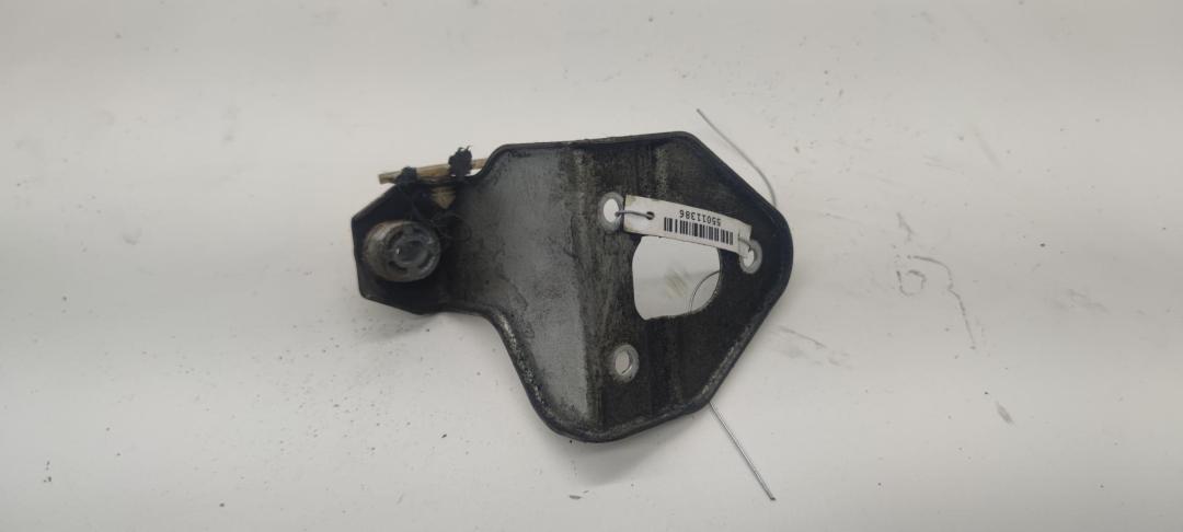 кронштейн (крепление) Audi A4 B7 2005, 2.5 л., дизель, АКПП, серый, универсал