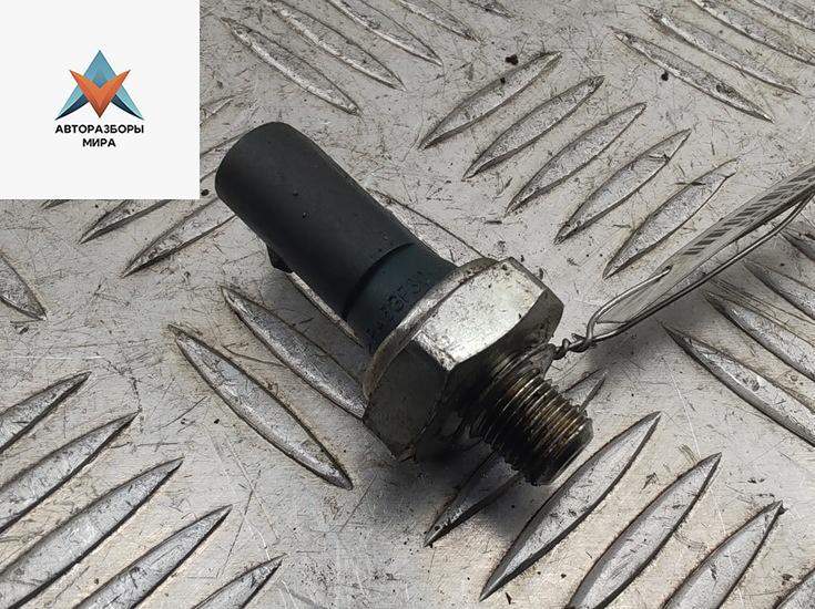 датчик давления масла Volkswagen Golf 4 поколение 2001, 1.6 л., бензин, МКПП, чёрный, хетчбэк 5 дв. - фото №1