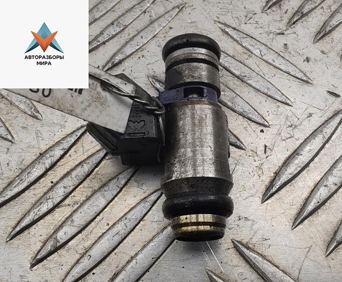 форсунка Volkswagen Golf 4 поколение 2001, 1.6 л., бензин, МКПП, чёрный, хетчбэк 5 дв., 036031A - фото №1