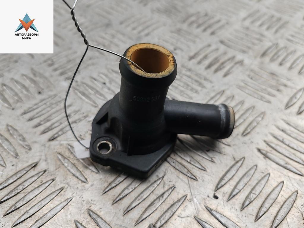 фланец (тройник) системы охлаждения Volkswagen Golf 3 поколение 1995, 1.8 л., бензин, АКПП, синий, хетчбэк 3 дв., 50032537 - фото №1