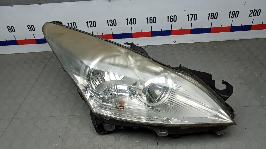 фара правая Peugeot 3008 1 поколение 2010, 1.6 л., дизель, МКПП, хетчбэк 5 дв. - фото №1