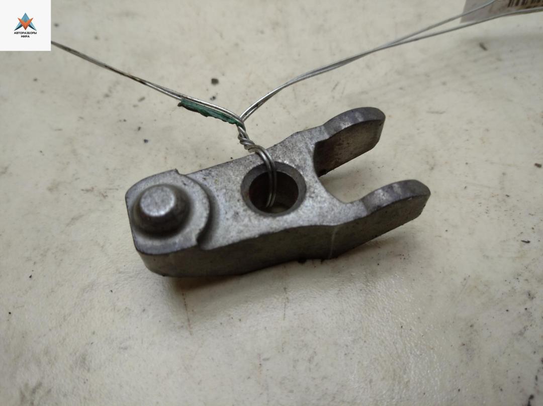 крепление форсунки Volkswagen LT 2 поколение 2002, 2.5 л., дизель, МКПП, красный, микроавтобус - фото №1