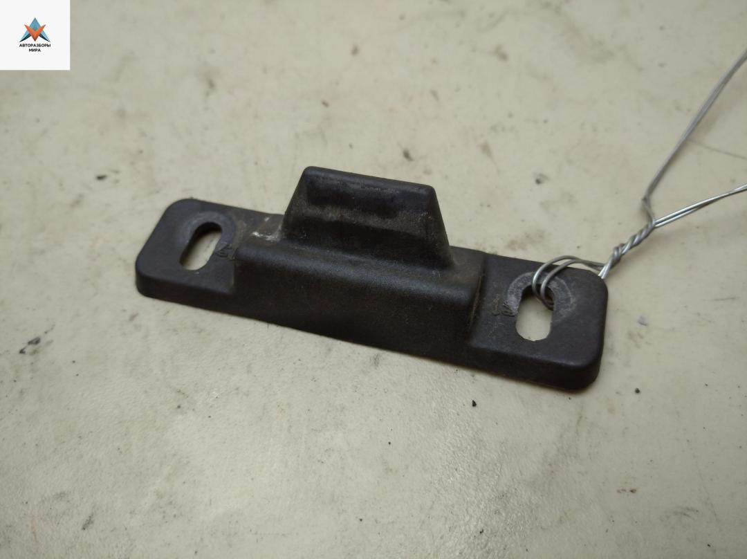 ответная часть (скоба) замка двери Ford Transit 6 поколение 2005, 2.0 л., дизель, МКПП, белый, микроавтобус - фото №1