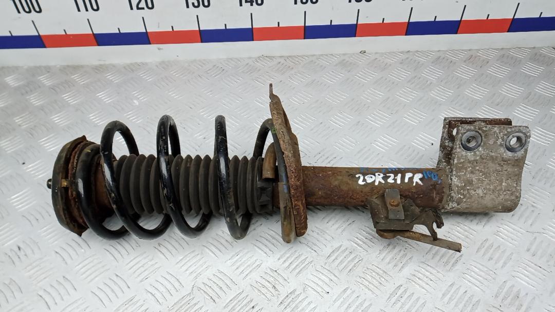 Стойка Peugeot 3008 1 поколение 2010, 1.6 л., дизель, МКПП, хетчбэк 5 дв. - фото №1