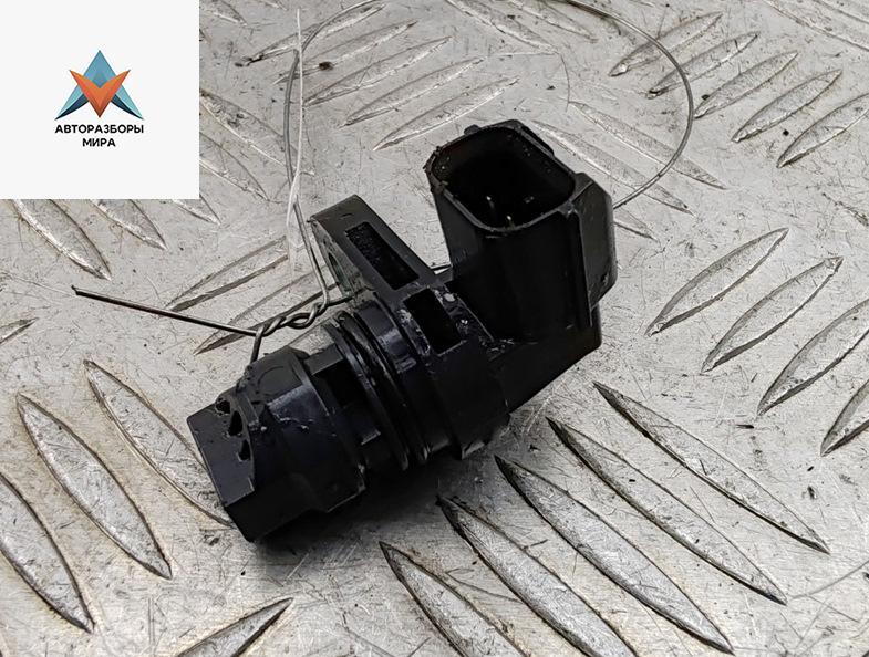 датчик распредвала Mazda 3 BP 2019, 2.0 л., гибрид, МКПП, чёрный, хетчбэк 5 дв., PE0118230 - фото №1